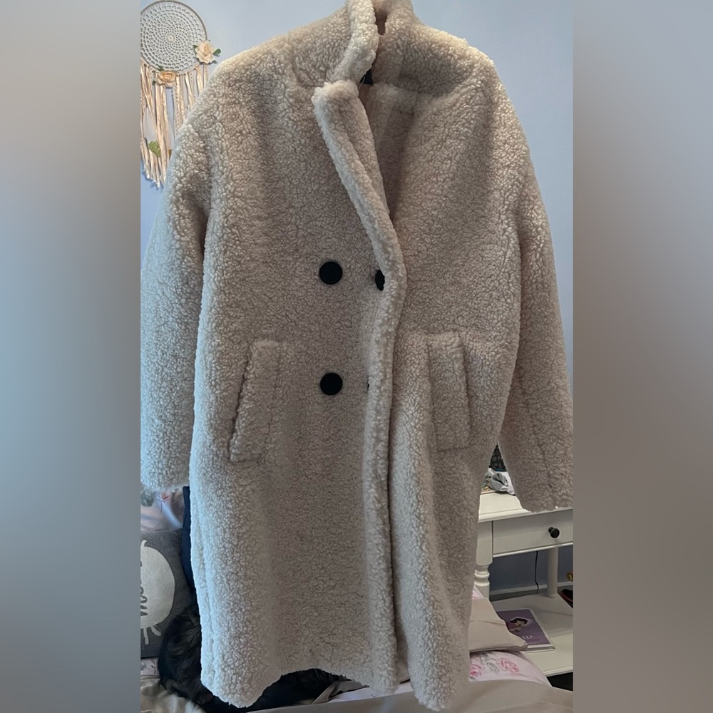 Beautiful wool coat. Length- right above the knee. Has four buttons and pockets
